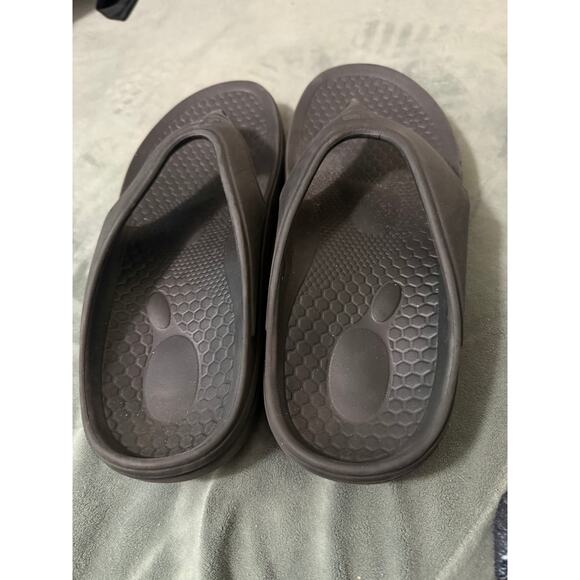M10/W11 Spenco Orthotic Thong Sandals - Picture 2 of 4